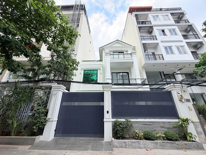 Bán Biệt Thự Số 5/4 Đường 64 Thảo Điền, TP.HCM: Diện Tích 152m², 3 Tầng, 7 Phòng Ngủ, Giá 45 TỷGiữa 