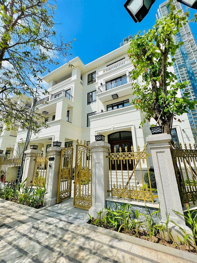 Bán biệt thự Victoria Ba Son, Số 2 Tôn Đức Thắng, Quận 1 (225m², hầm 4 lầu, nhà thô, giá 208 tỷ)