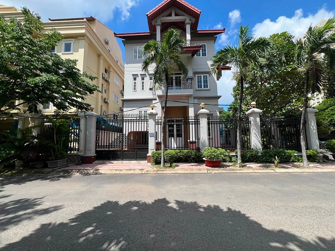 BÁN BIỆT THỰ GÓC 2 MẶT TIỀN 216/2/25 NGUYỄN VĂN HƯỞNG THẢO ĐIỀN – 301M² – LIỀN KỀ TRƯỜNG BIS – 110 TỶ
